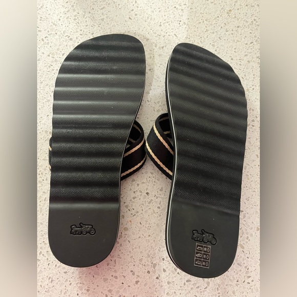 Coach women’s sandals - Picture 4 of 4